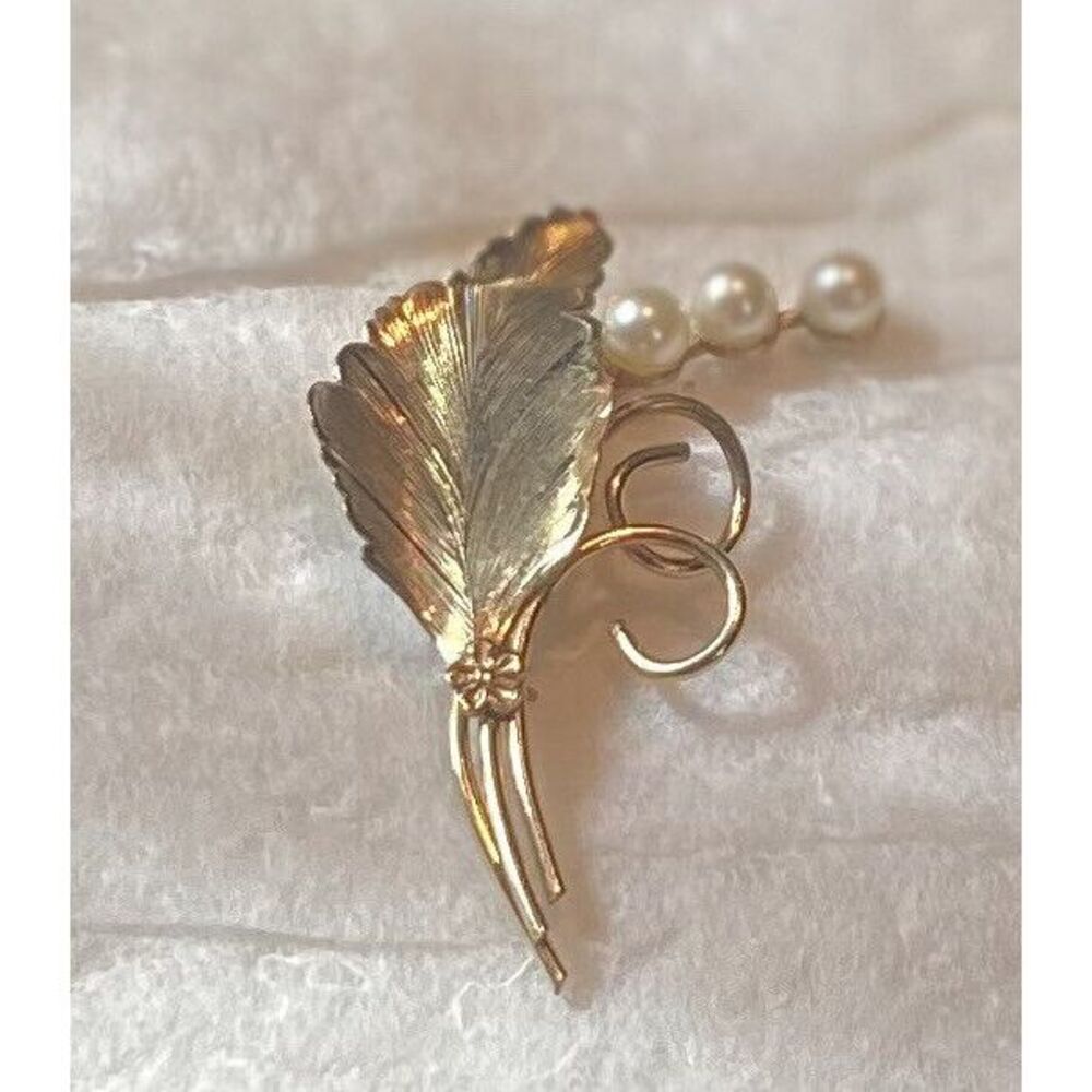 Vintage 12K GF Gold Filled Pearl Leaf Brooch Signed Winard Vintage Pin Textured‎